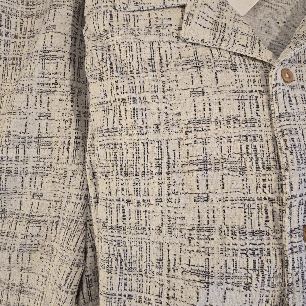 Textured Button-Up Shirt - Picture 2 of 2